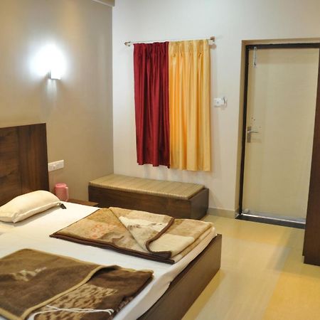 Hotel Oasis Mount Abu Bagian luar foto