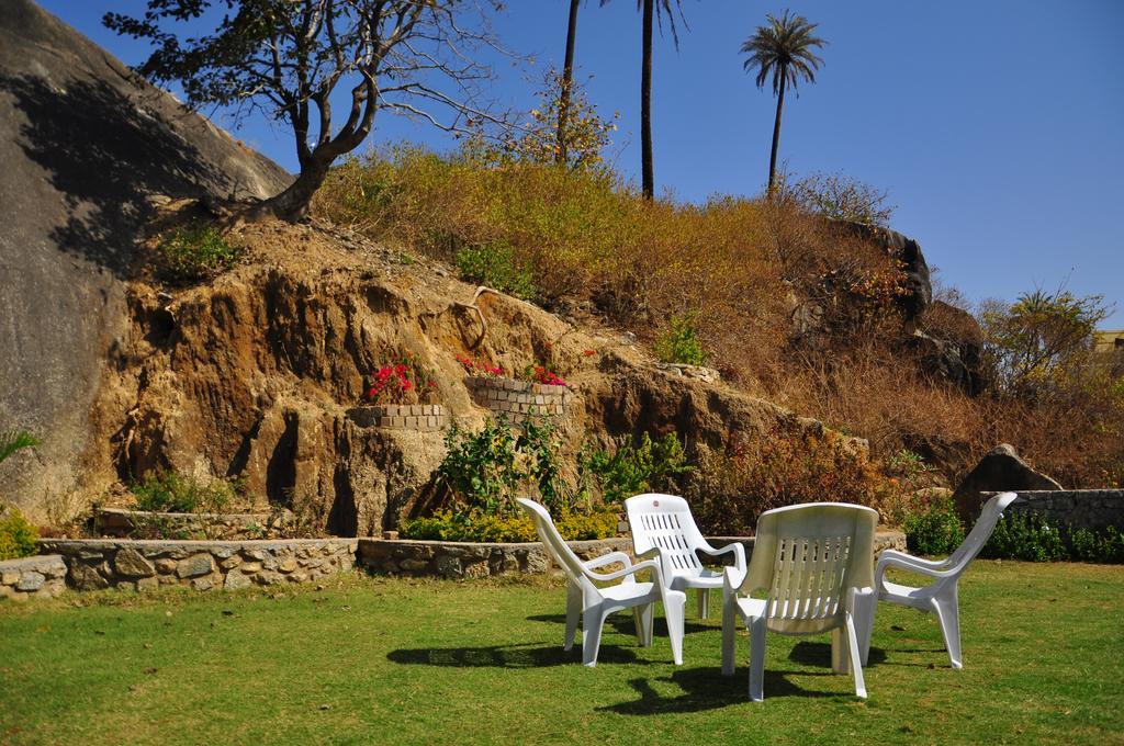 Hotel Oasis Mount Abu Bagian luar foto